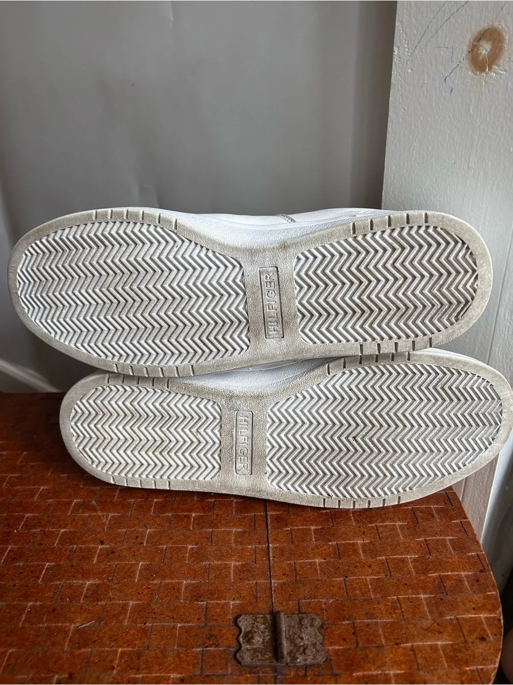 Tommy Hilfiger Lason Sneakers Men’s Size 8 White Vegan Leather Casual Shoes Prep